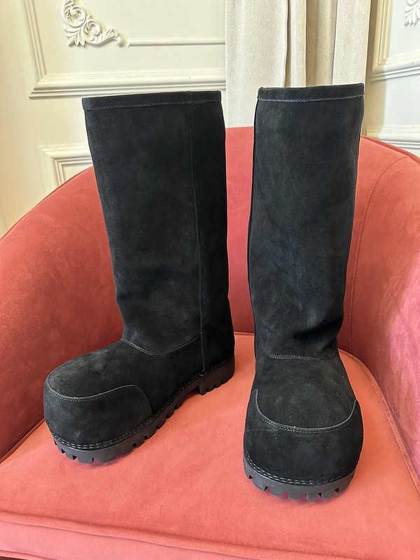 Ba*len*cia*ga alaska high boots