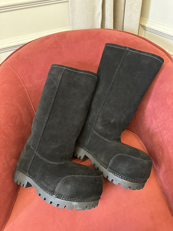 Ba*len*cia*ga alaska high boots