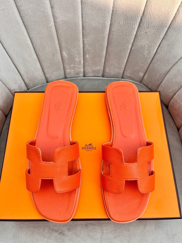 H**mes sandals