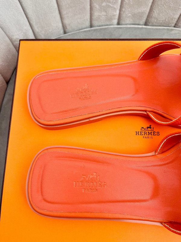 H**mes sandals