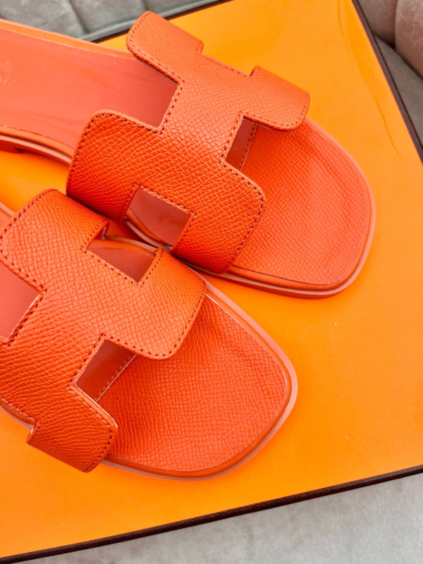 H**mes sandals