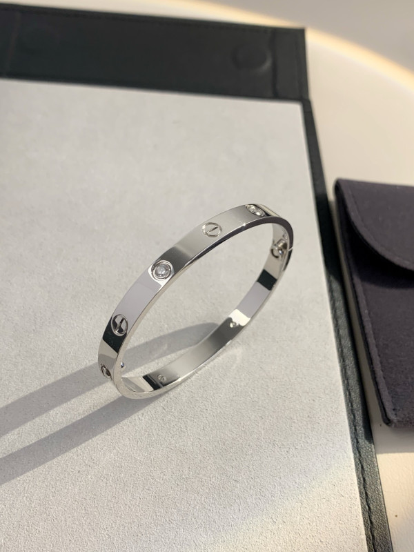 Ca*t*er bracelet