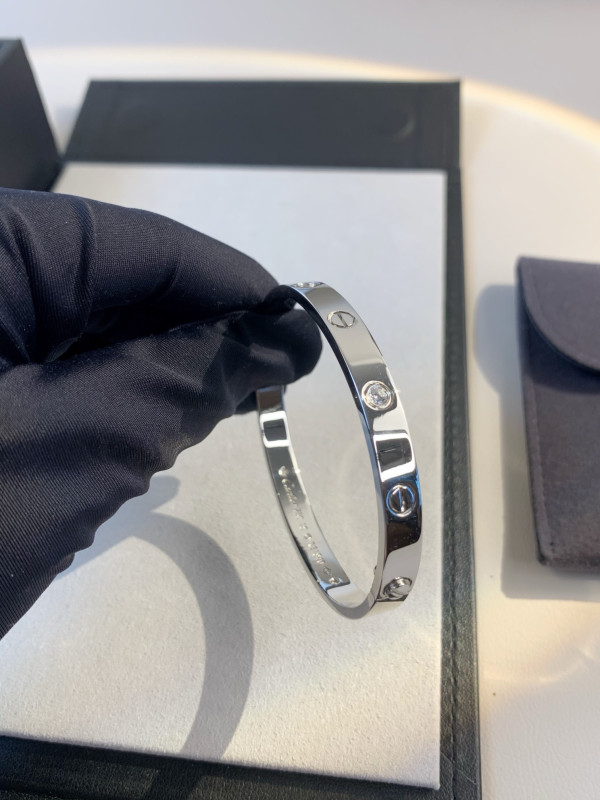Ca*t*er bracelet