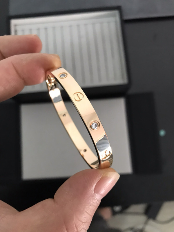 Ca*t*er bracelet