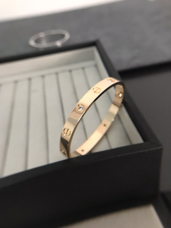 Ca*t*er bracelet