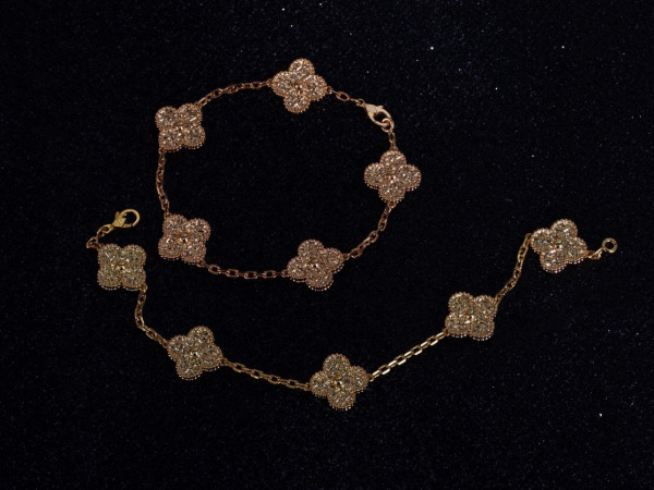 V*N CL*F&arpels perlée bracelet