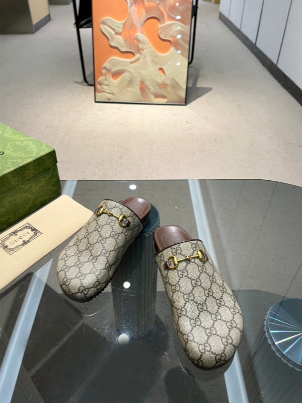 G*u*i horsebit slipper