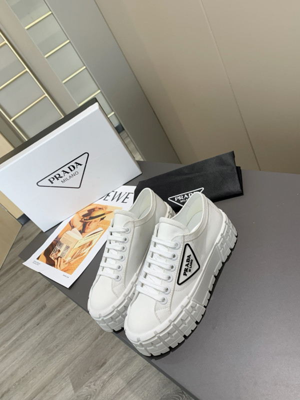 Pra*a  sneakers