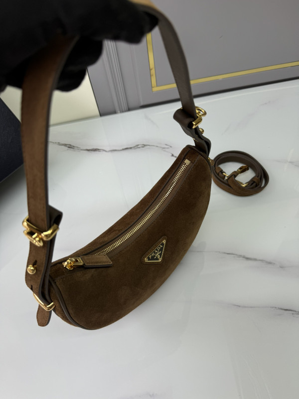 Pra*a arqué leather shoulder bag-22.5*18.5*6cm