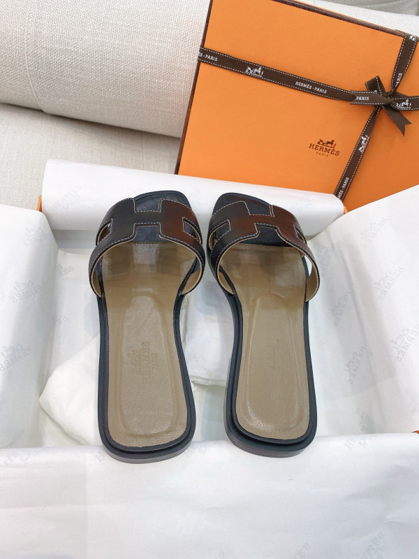 H**mes sandals