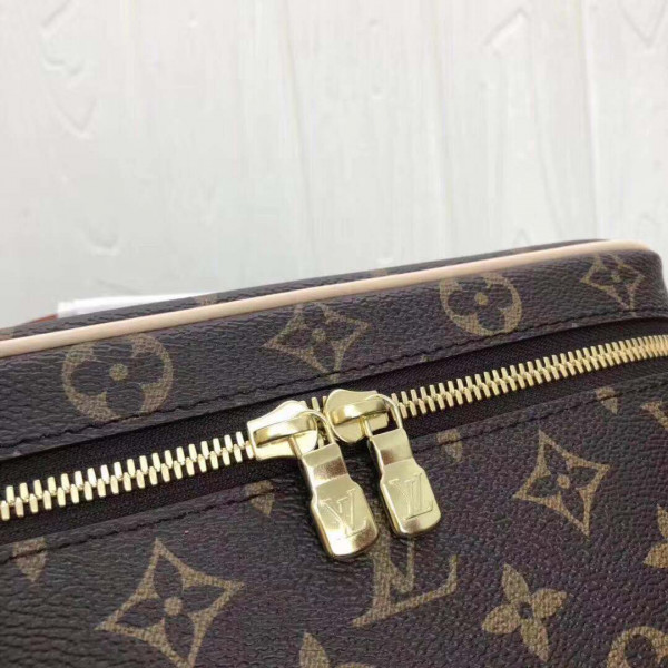 l0*is V*t0n toiletry bag