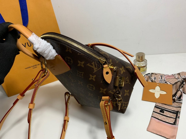 l0*is V*t0n backpack