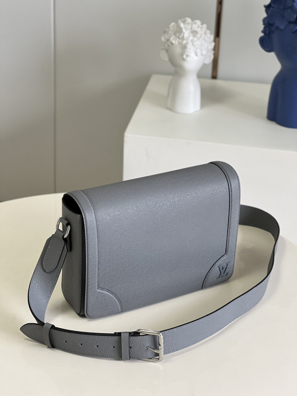 l0*is V*t0n new flap messenger