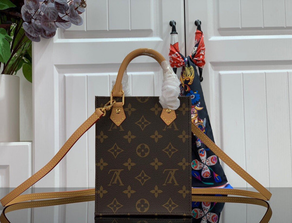 l0*is V*t0n petit sac plat