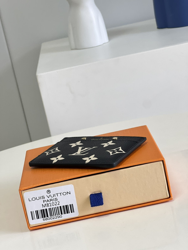 l0*is V*t0n card holder