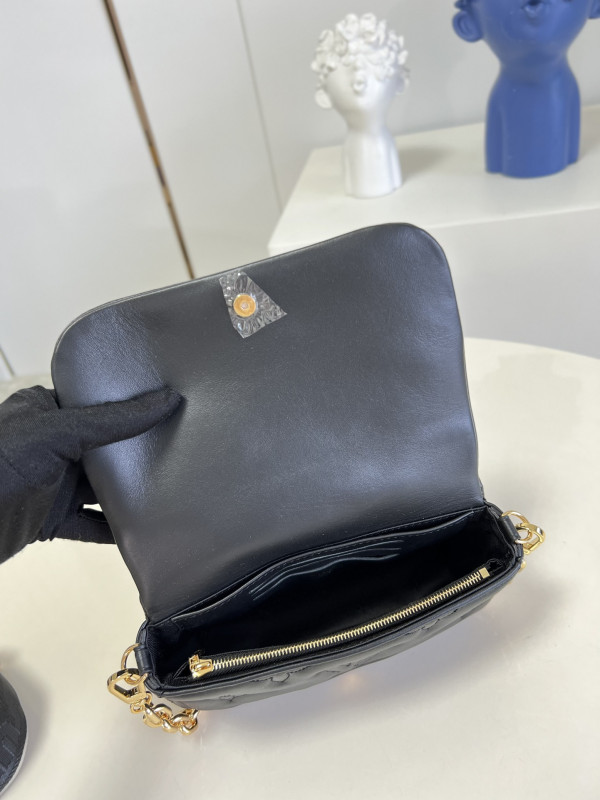l0*is V*t0n wallet on strap bubblegram