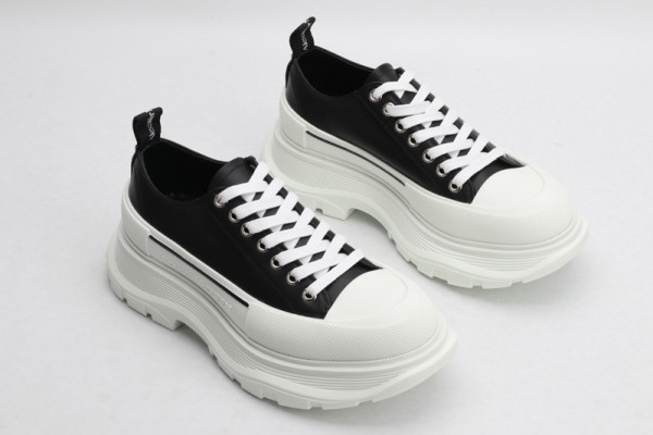 ale*d*r M*Q*en tread slick lace up