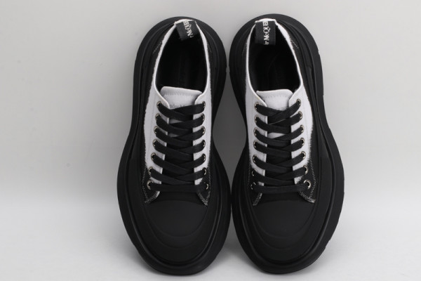 ale*d*r M*Q*en tread slick lace up