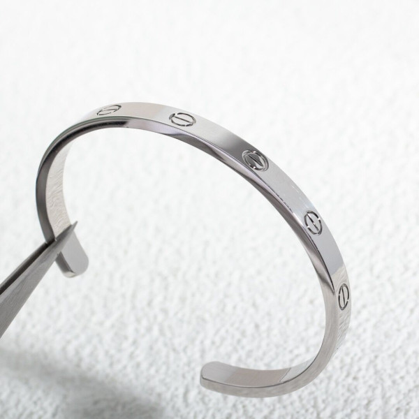 Ca*t*er  bracelet