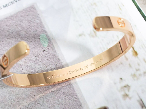 Ca*t*er  bracelet