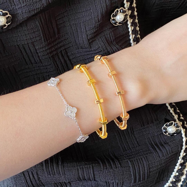Ca*t*er  bracelet