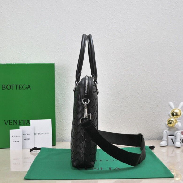 bo*te*ga Ve*ne*ta slim intrecciato briefcase