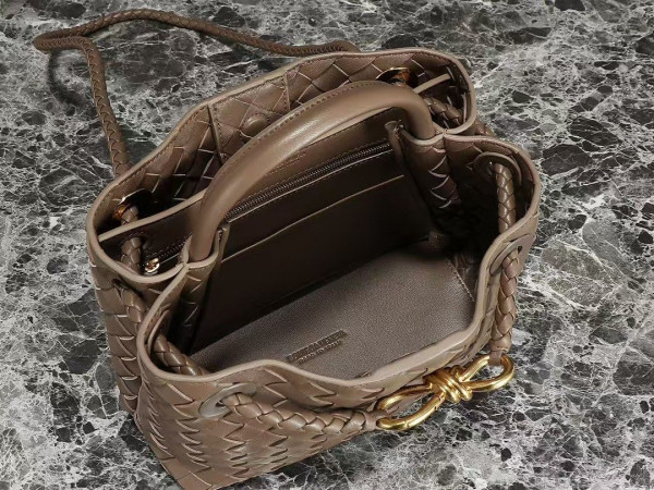 bo*te*ga Ve*ne*ta small andiamo-25*22*10.5cm