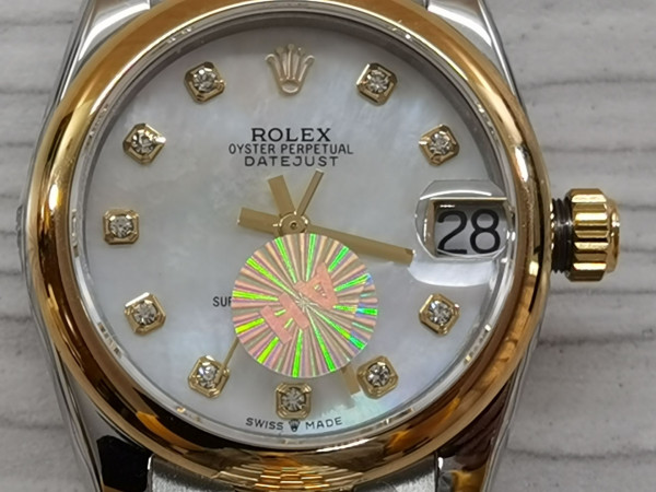 R*l*x watch