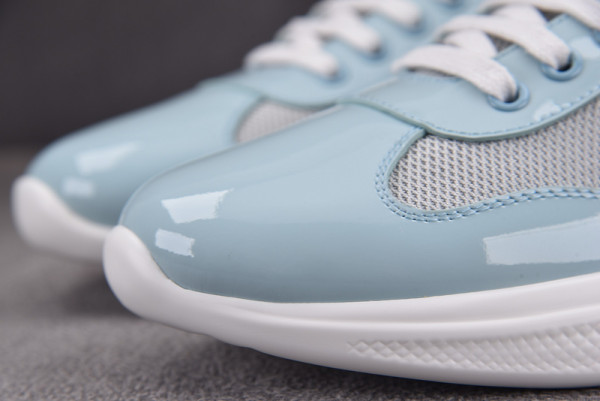 Pra*a sneaker