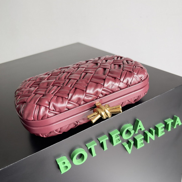 bo*te*ga Ve*ne*ta knot minaudiere