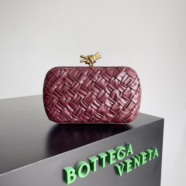 bo*te*ga Ve*ne*ta knot minaudiere