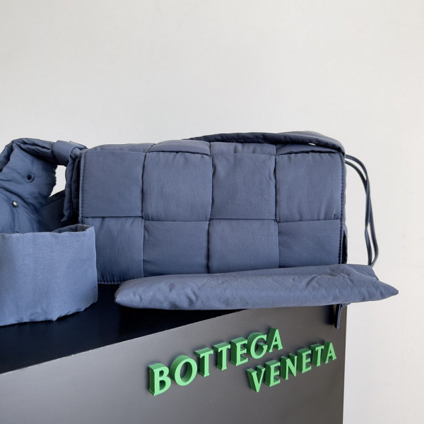 bo*te*ga Ve*ne*ta padded tech cassette