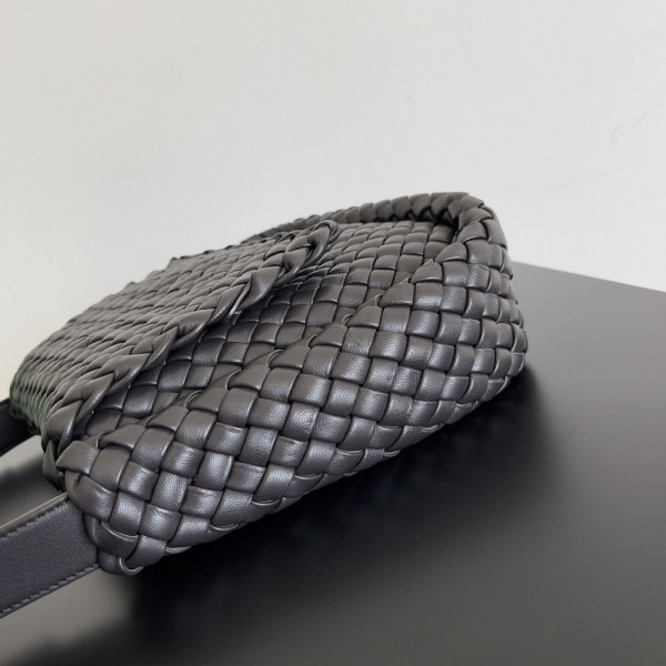 bo*te*ga Ve*ne*ta  small cobble shoulder bag