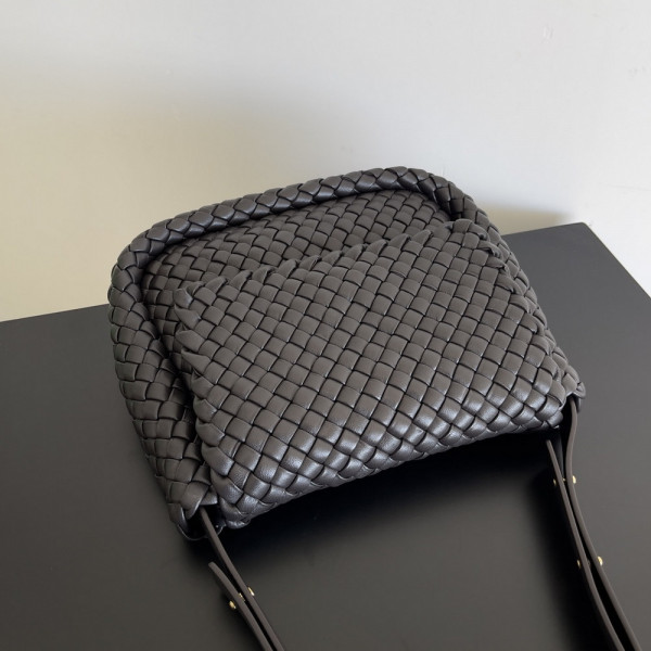 bo*te*ga Ve*ne*ta  small cobble shoulder bag