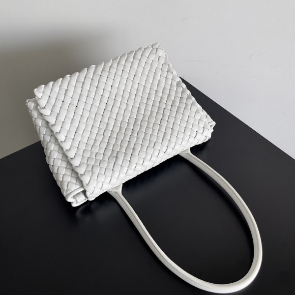 bo*te*ga Ve*ne*ta patti top handle bag