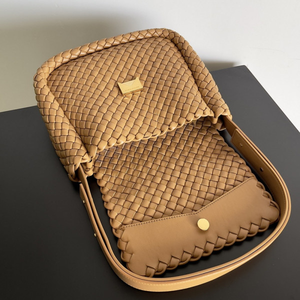 bo*te*ga Ve*ne*ta  small cobble shoulder bag
