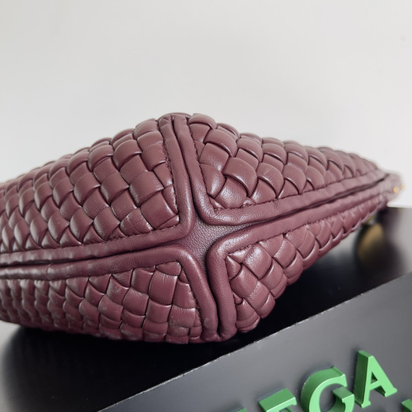 bo*te*ga Ve*ne*ta small clicker shoulder bag