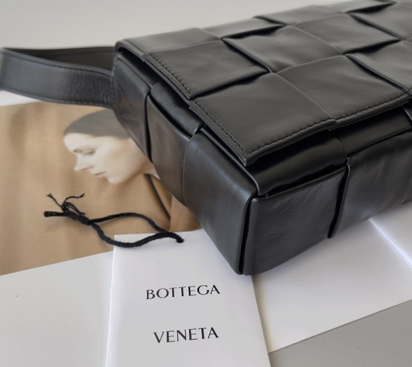 bo*te*ga Ve*ne*ta cassette-23*15*5.5cm