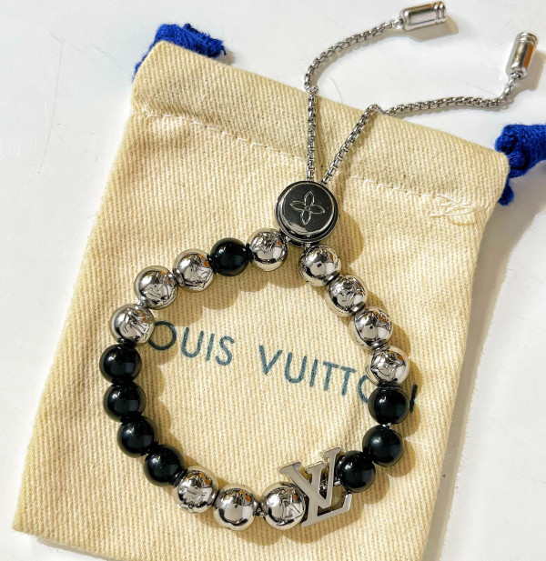 l0*is V*t0n bracelet