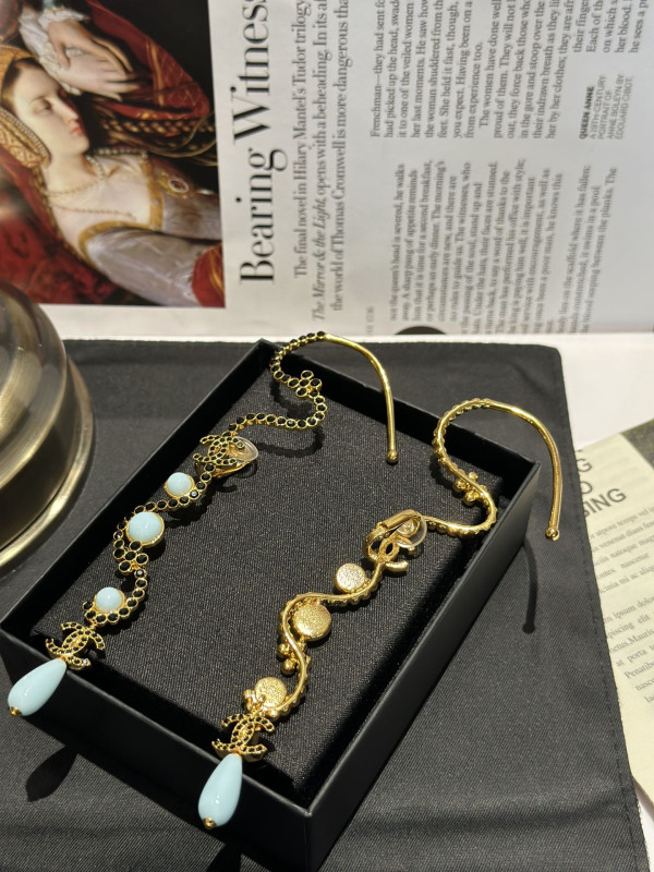 CL EARRINGS