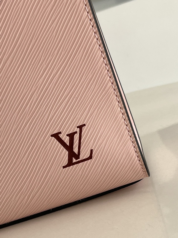 l0*is V*t0n petit sac plat