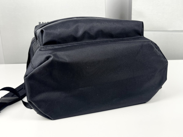 Ba*len*cia*ga backpack
