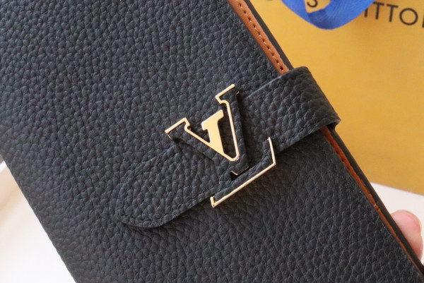 l0*is V*t0n vertical wallet
