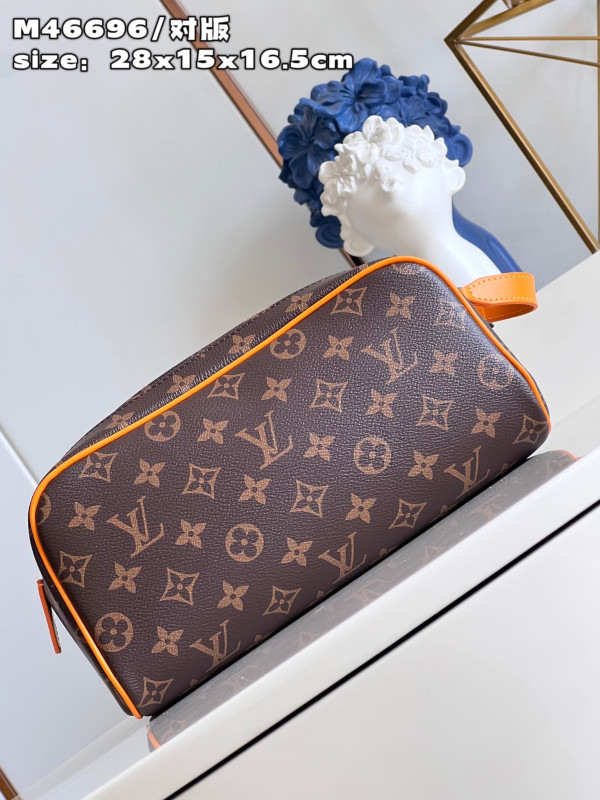 l0*is V*t0n dopp kit toilet pouch