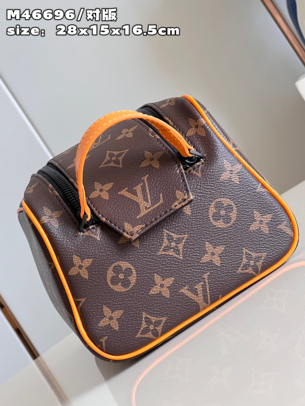 l0*is V*t0n dopp kit toilet pouch