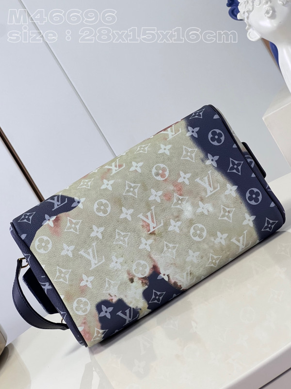 l0*is V*t0n dopp kit toilet pouch