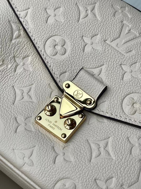 l0*is V*t0n pochette metis east west