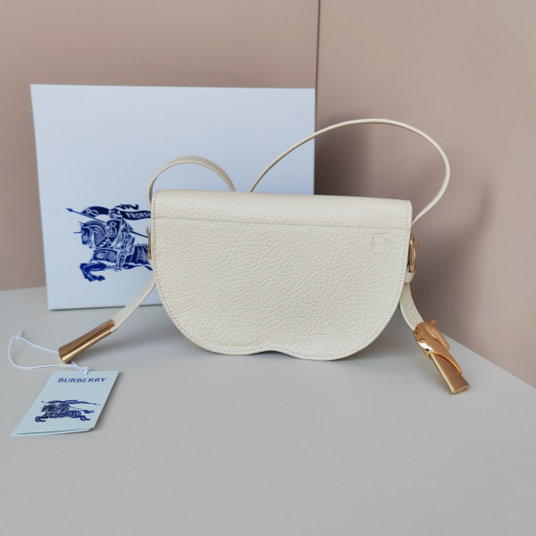B**rry chess satchel
