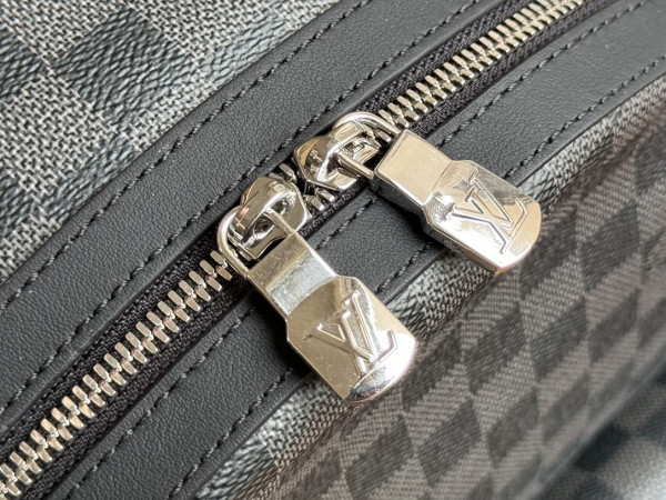 l0*is V*t0n discovery backpack pm