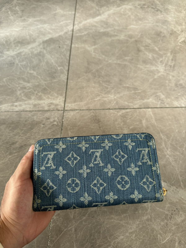 l0*is V*t0n zippy wallet